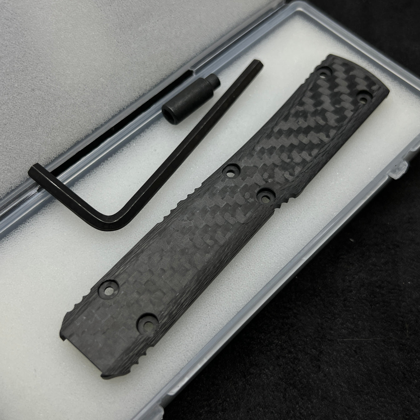 Microtech Ultratech Carbon Fiber Aftermarket Scale – UnlimitedBladeworkz