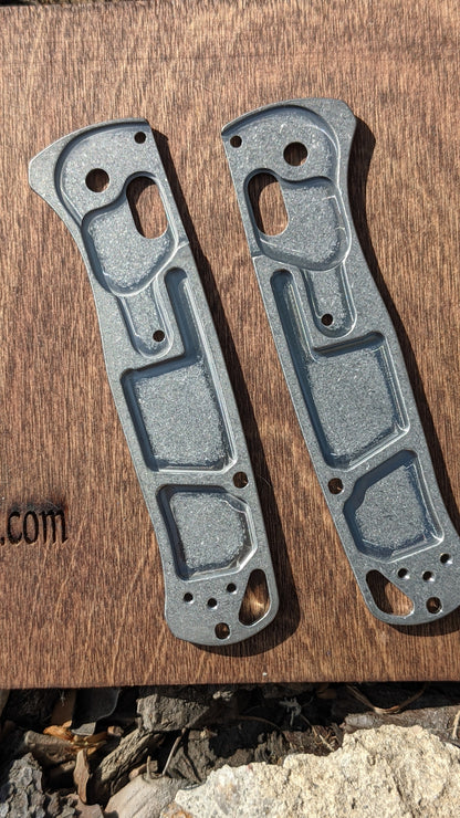 Titanium Benchmade Bugout Scales full size 535 Ambidextrous