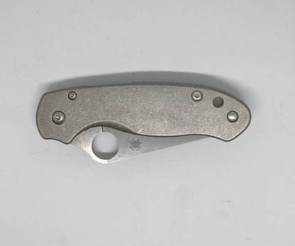 Titanium Spyderco Paramilitary 3 Lightweight Scales